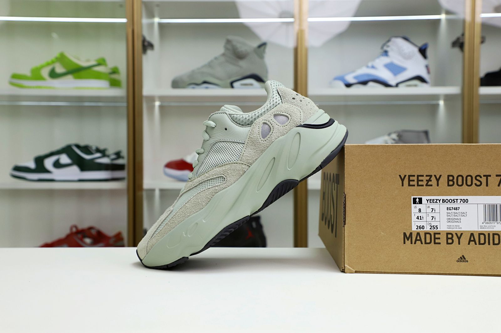 Kimi kick YEEZY BOOST 700 SALT