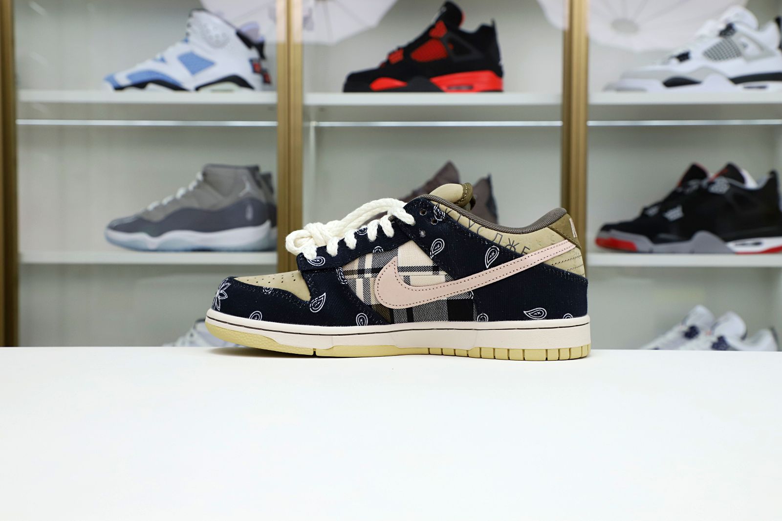 Kimi kick TRAVIS SCOTT X DUNK LOW PREMIUM QS SB 'CACTUS JACK'