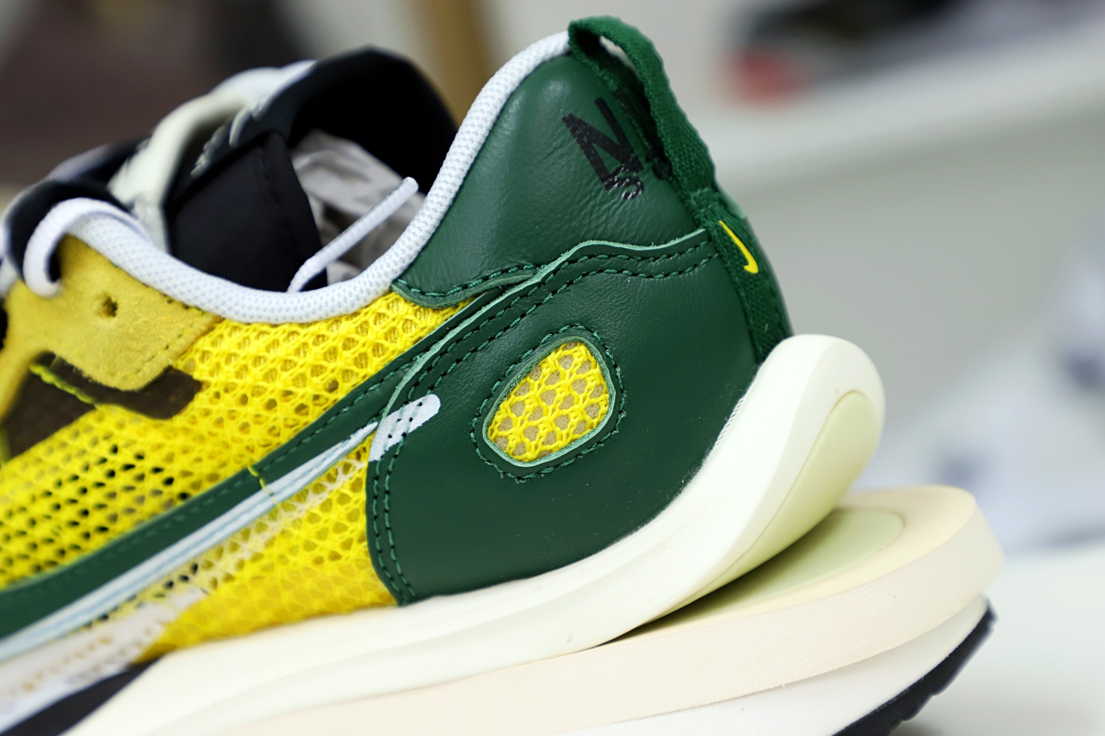 Kimi kick SACAI X VAPORWAFFLE 'TOUR YELLOW'