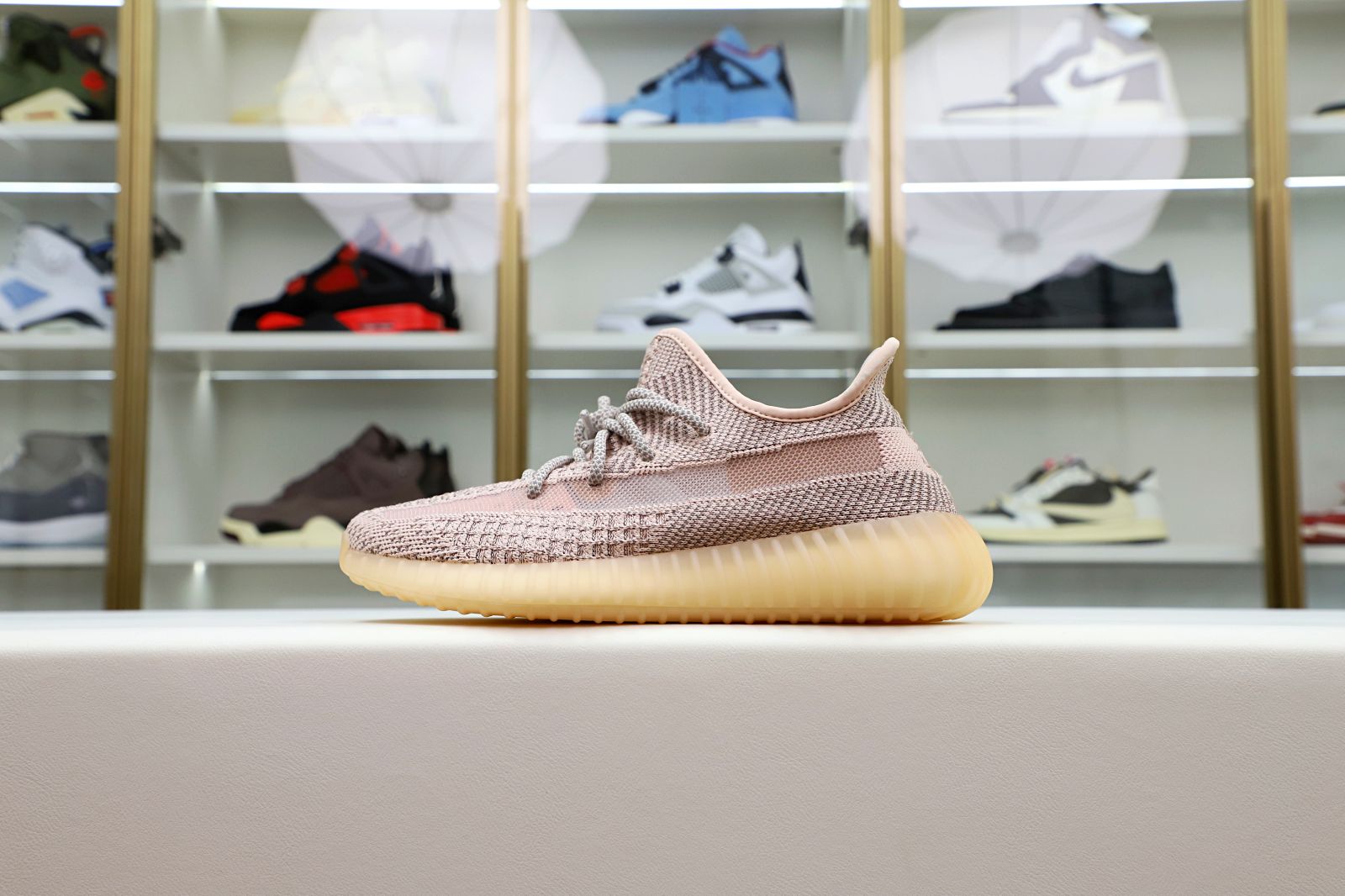 Kimi kick YEEZY BOOST 350 V2 'SYNTH REFLECTIVE'