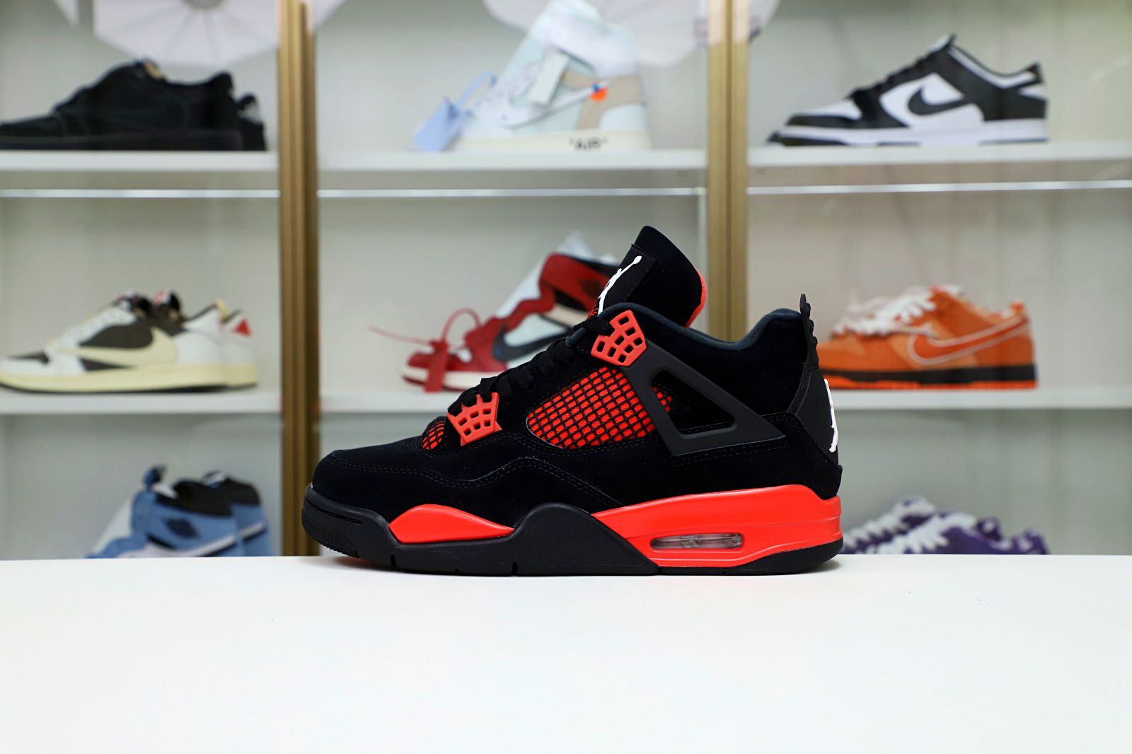 Kimi kick AIR JORDAN 4 RETRO 'RED THUNDER'