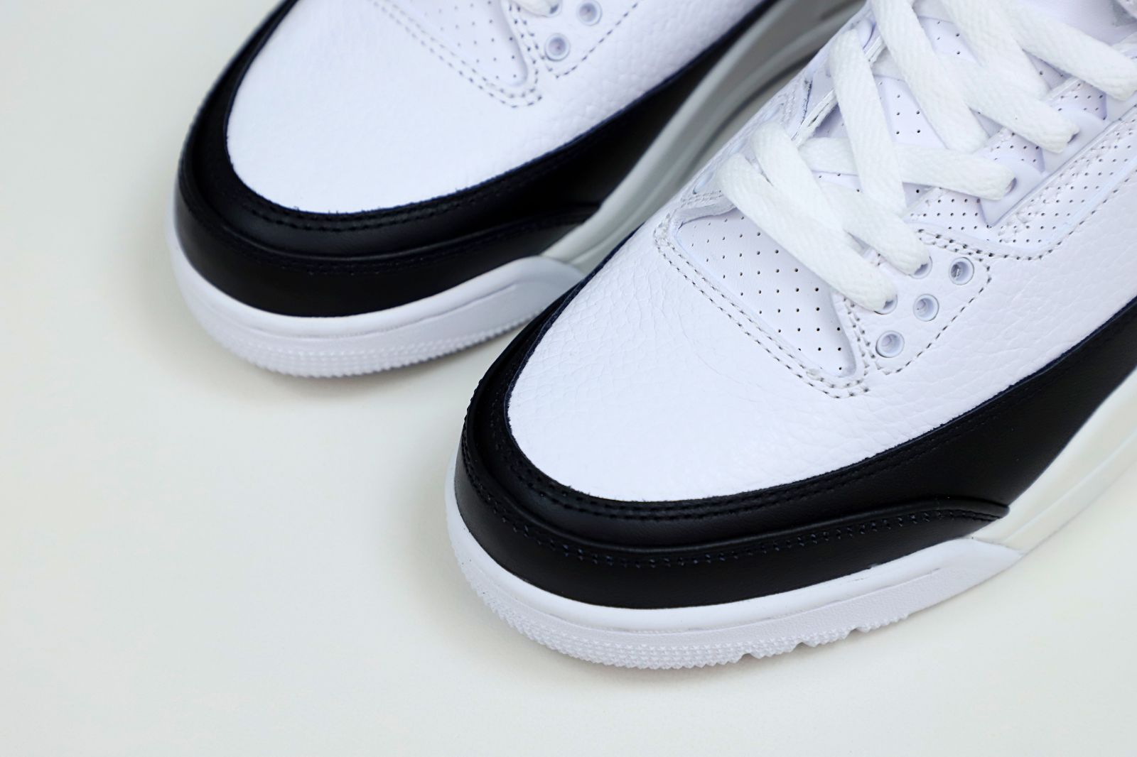 Kimi kick FRAGMENT DESIGN X AIR JORDAN 3 RETRO SP 'WHITE'