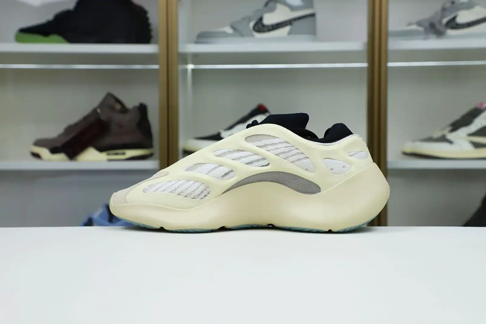 Kimikick YEEZY 700 V3 'AZAEL'