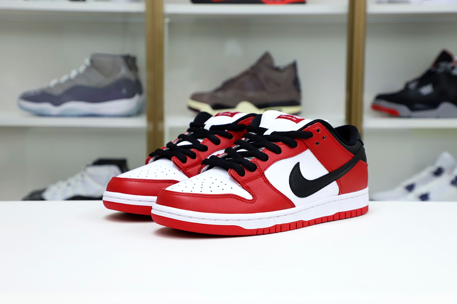 Kimi kick NIKE SB DUNK LOW “CHICAGO”