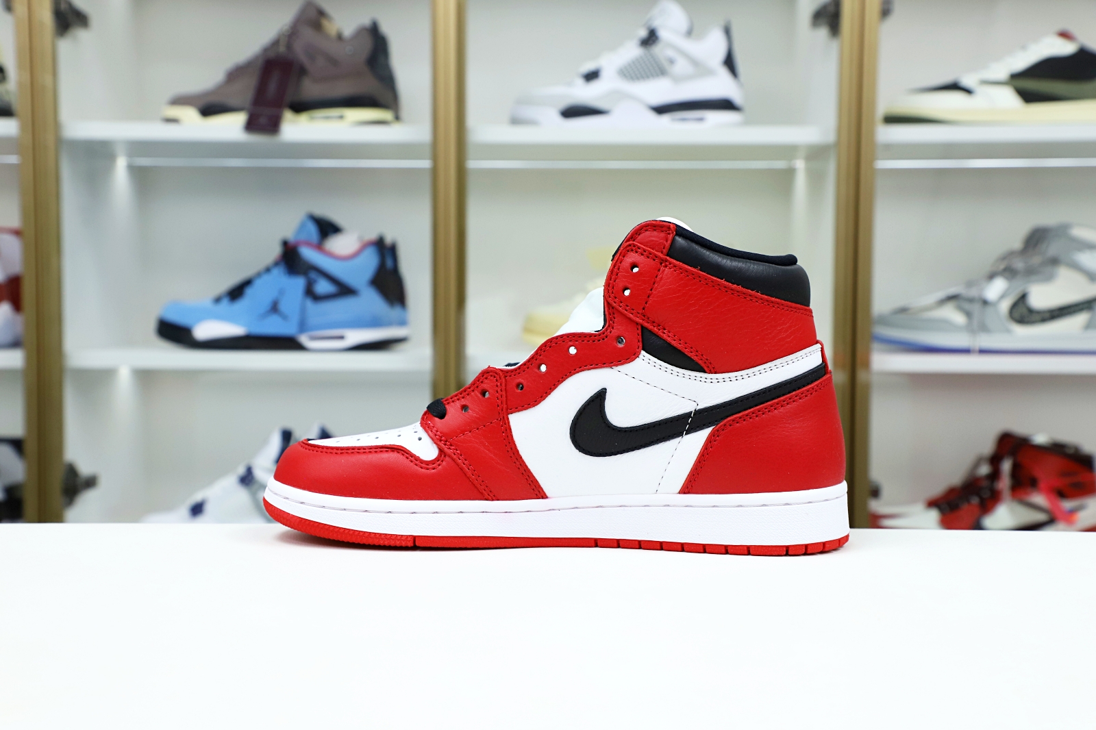 Kimi kick AIR JORDAN 1 RETRO HIGH OG NRG 'HOMAGE TO HOME' CHICAGO EXCLUSIVE