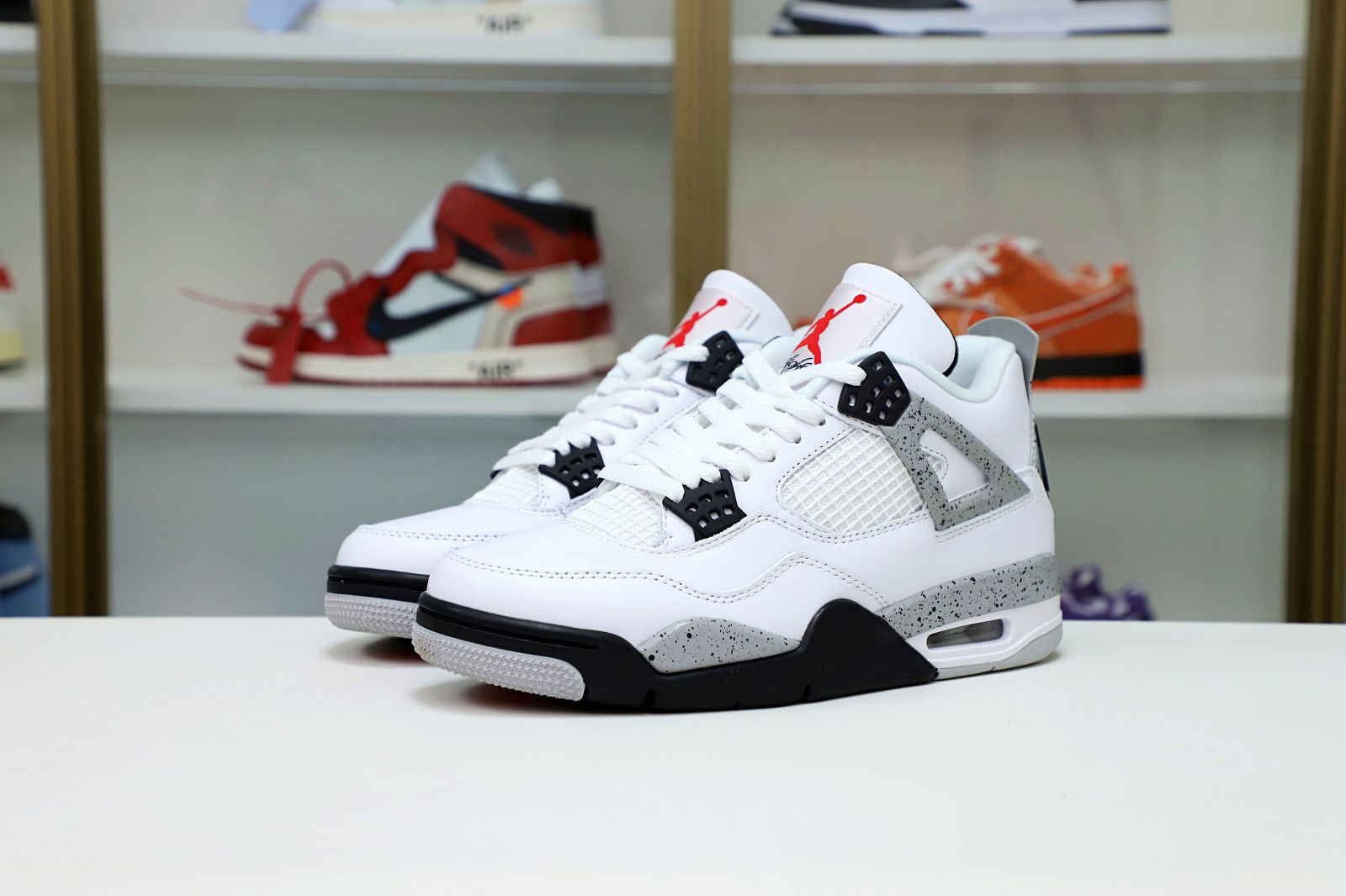 Kimi kick Air Jordan 4 Retro White Cement