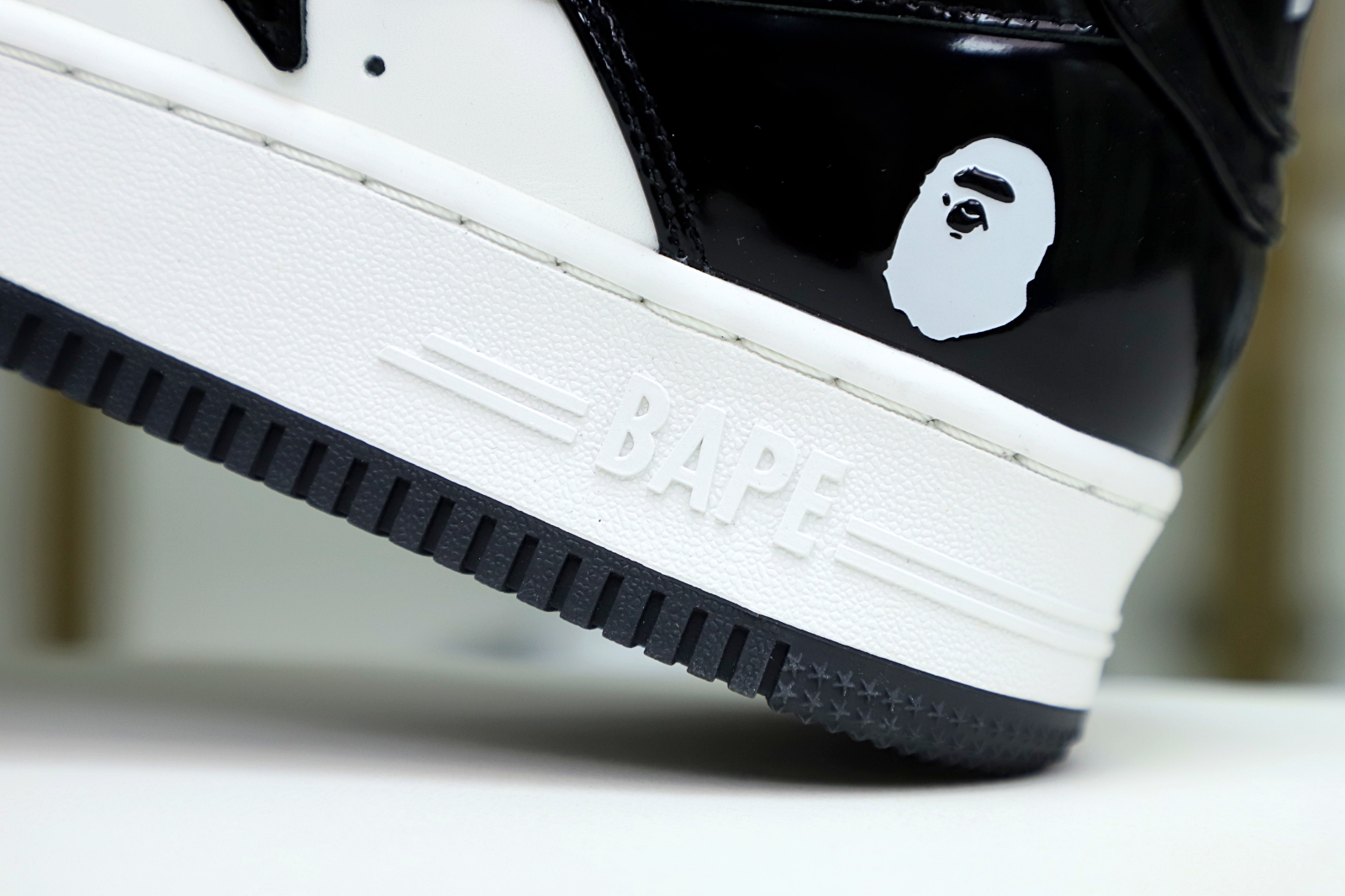 Kimi kick BAPESTA 'BLACK'