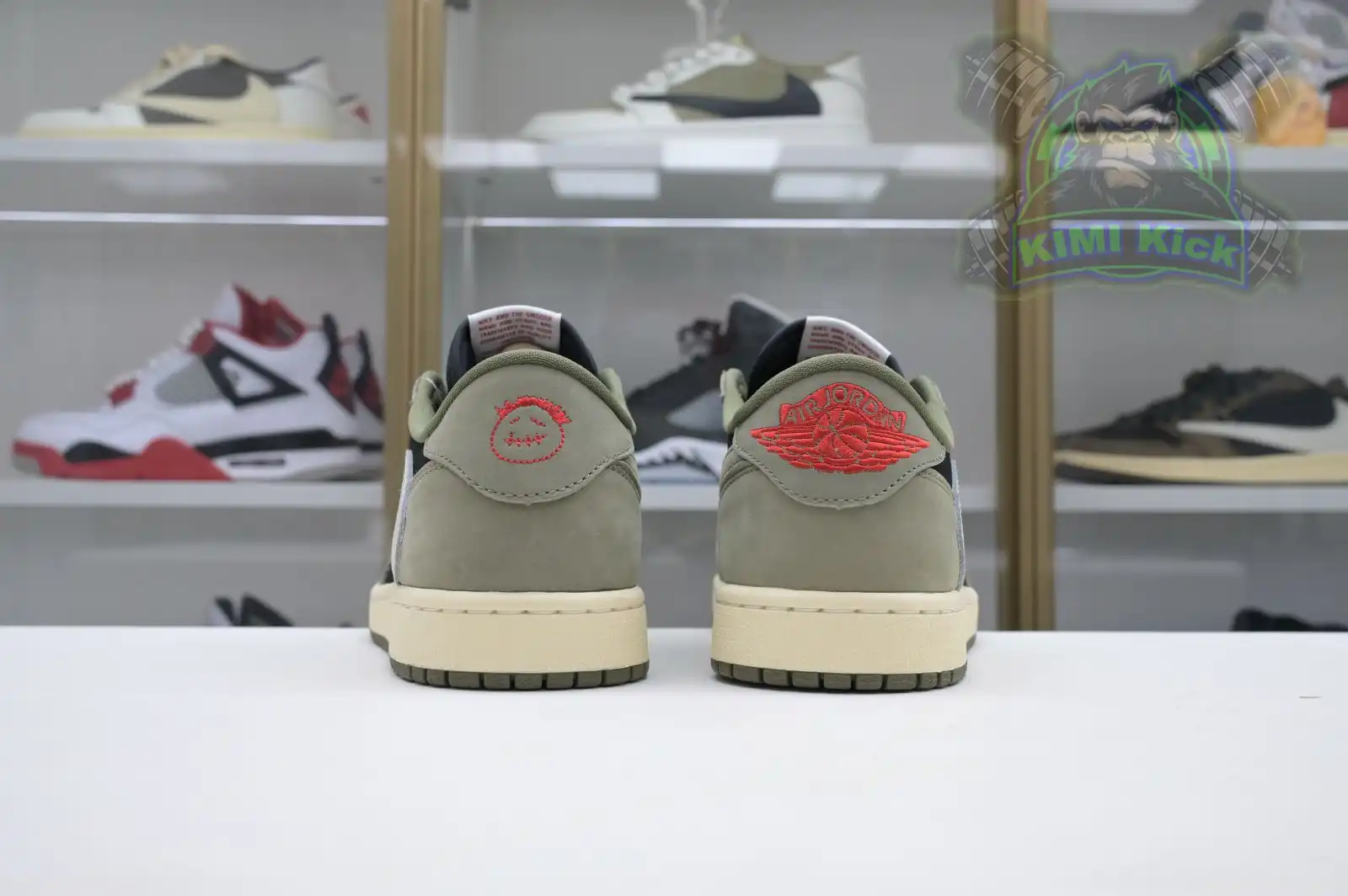 Rep Kimi kick Travis Scott x Jordan Air Jordan 1 Low OG 7.0