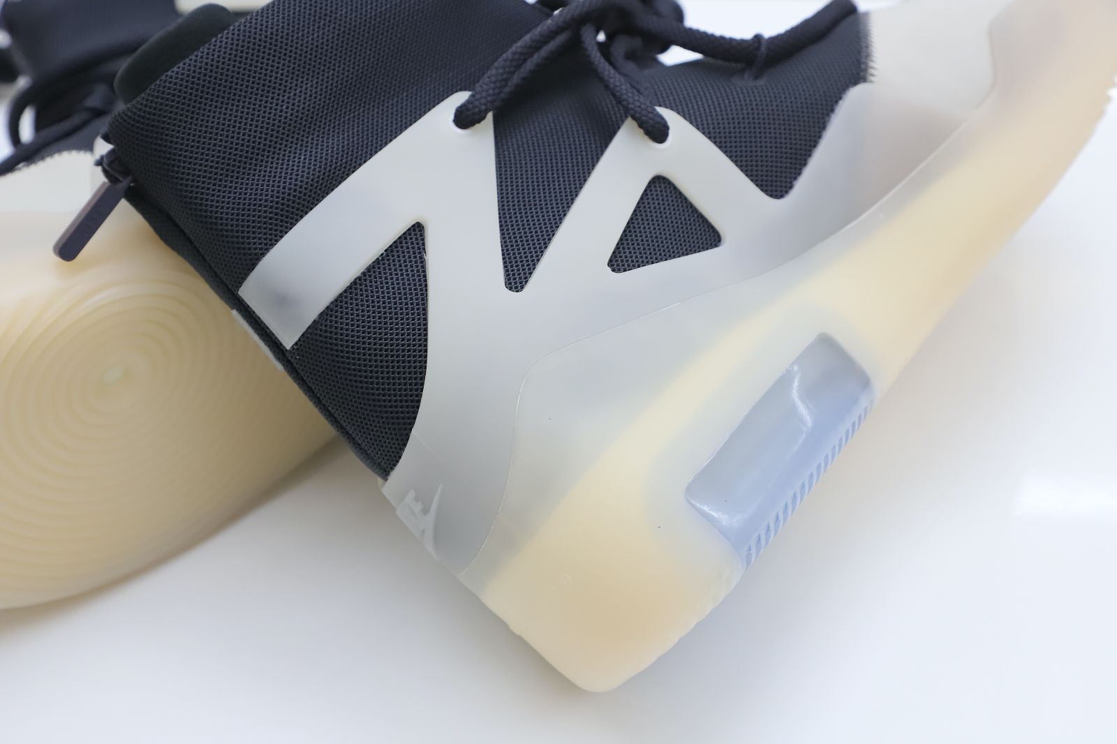 Kimi kick Nike Air Fear of God 1 string fog