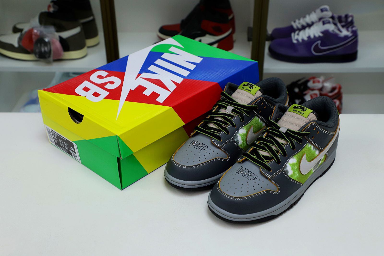 Kimi kick HUF NIKE SB DUNK LOW FRIENDS AND FAMILY