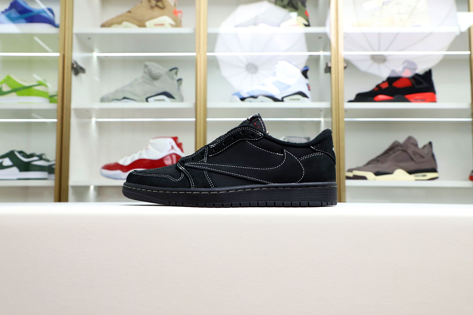 Kimi kick TRAVIS SCOTT X NIKE AIR JORDAN 1 LOW OG “BLACK PHANTOM”