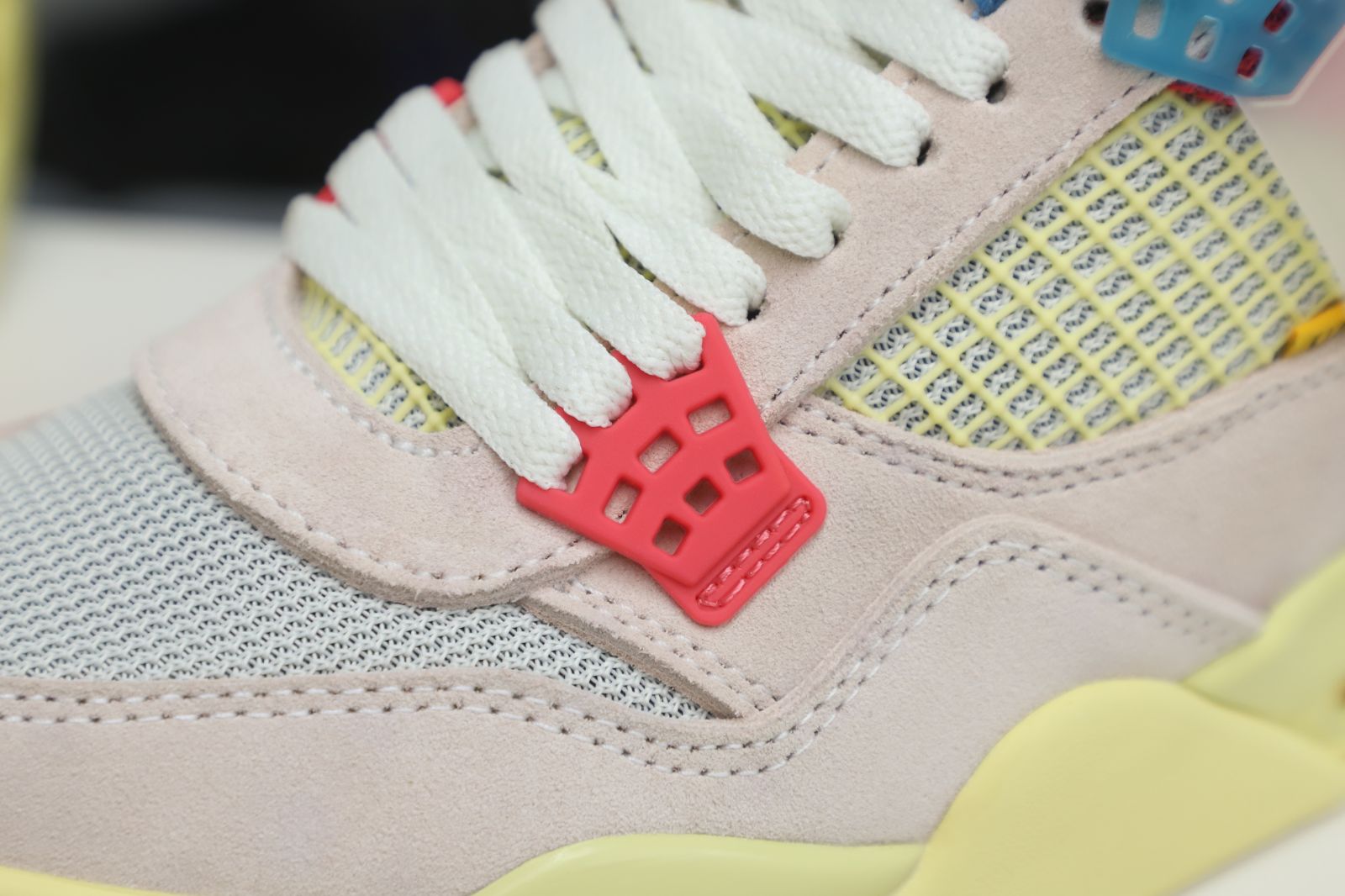 Kimi kick UNION LA X AIR JORDAN 4 RETRO 'GUAVA ICE'