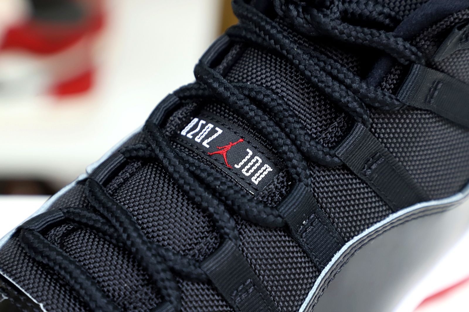 Kimi kick AIR JORDAN 11 RETRO 'BRED' 2019