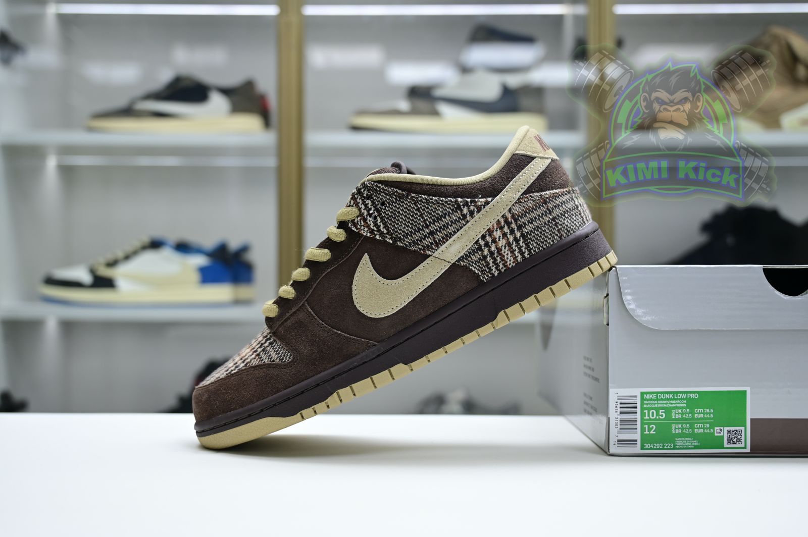 Kimi kick Nike Dunk SB Low Tweed