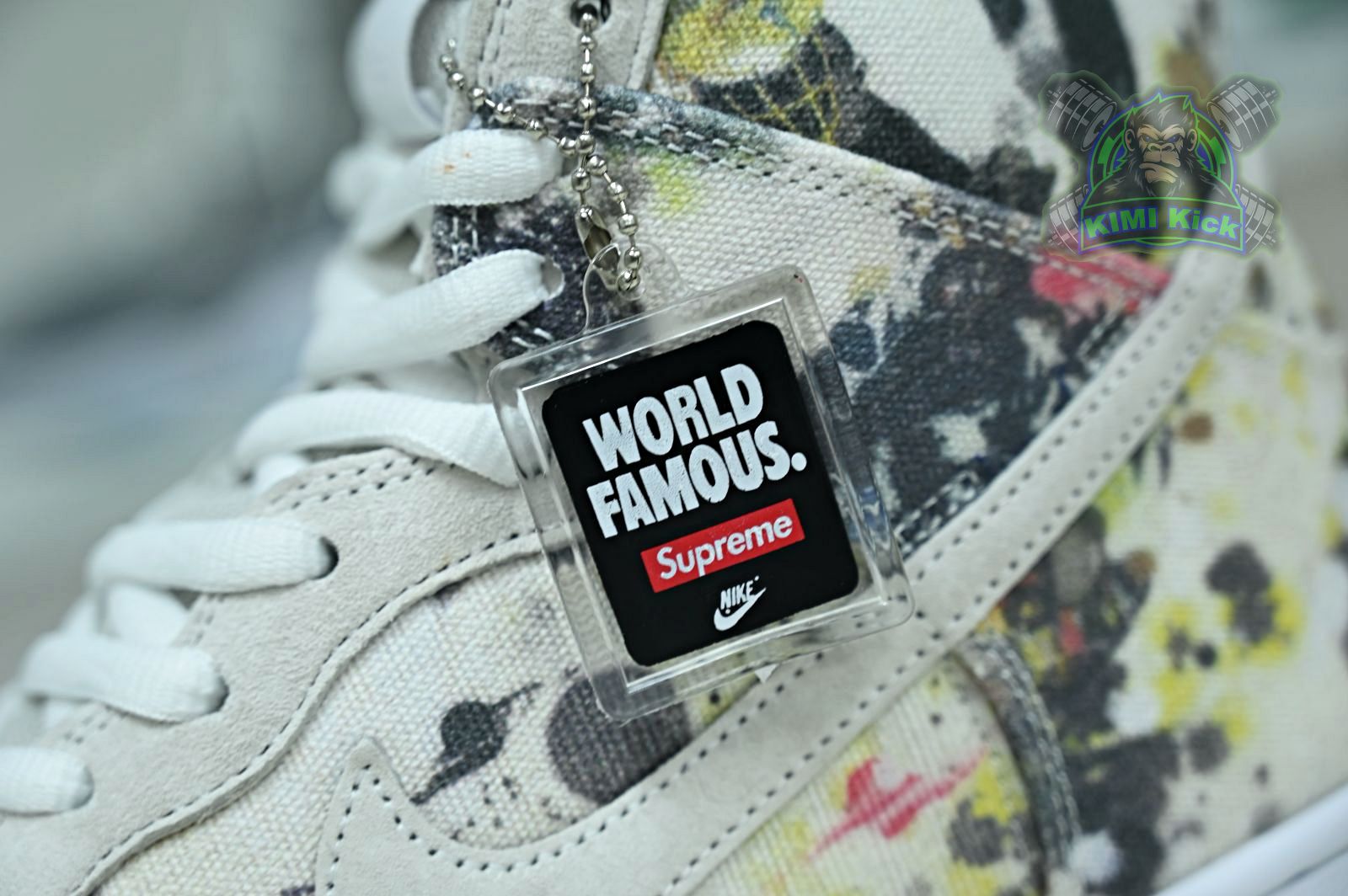 Kimi kick Supreme x Nike Dunk SB High  