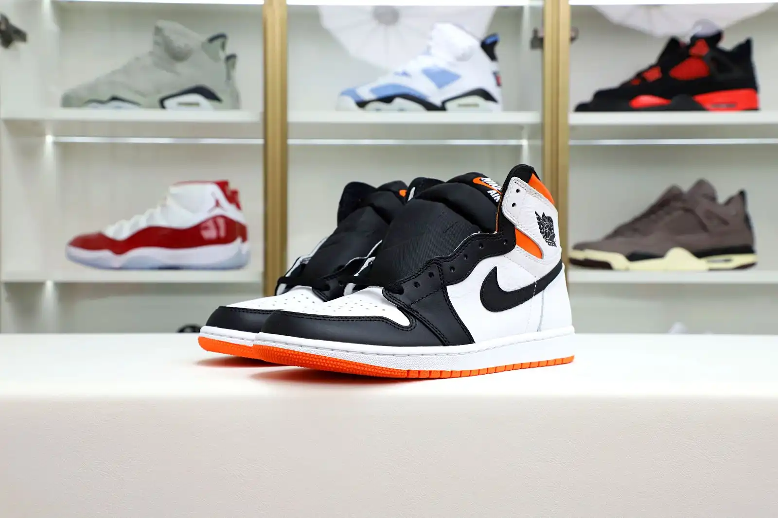 Kimikick Air Jordan 1 Retro High OG Electro Orange'