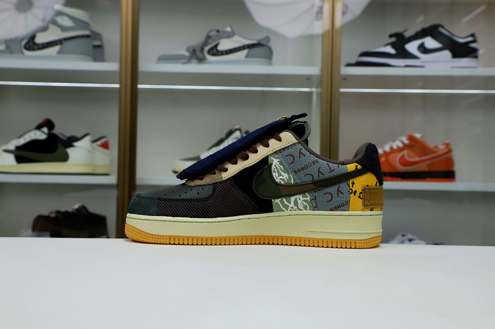 Kimi kick TRAVIS SCOTT X AIR FORCE 1 LOW 'CACTUS