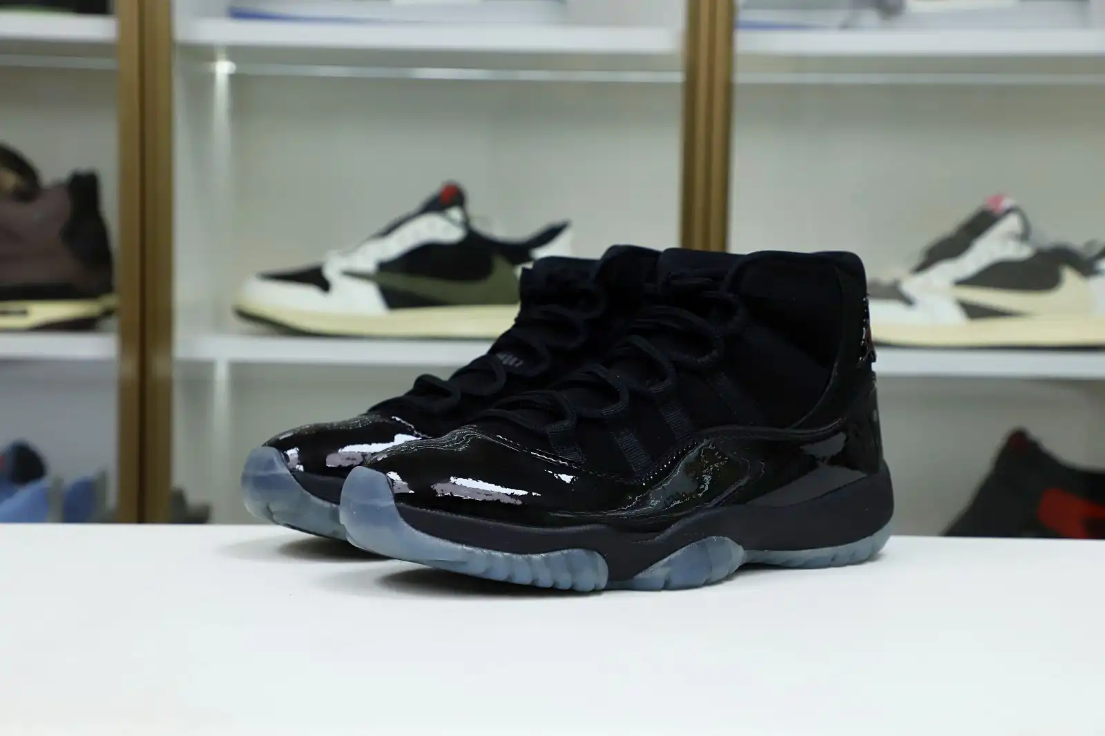 Kimikick AIR JORDAN 11 RETRO 'CAP AND GOWN'