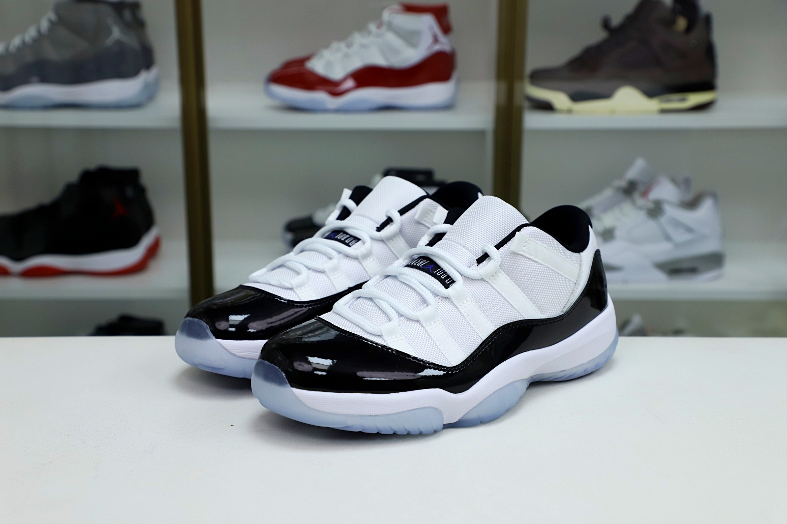 Kimi kick AIR JORDAN 11 RETRO LOW CONCORD