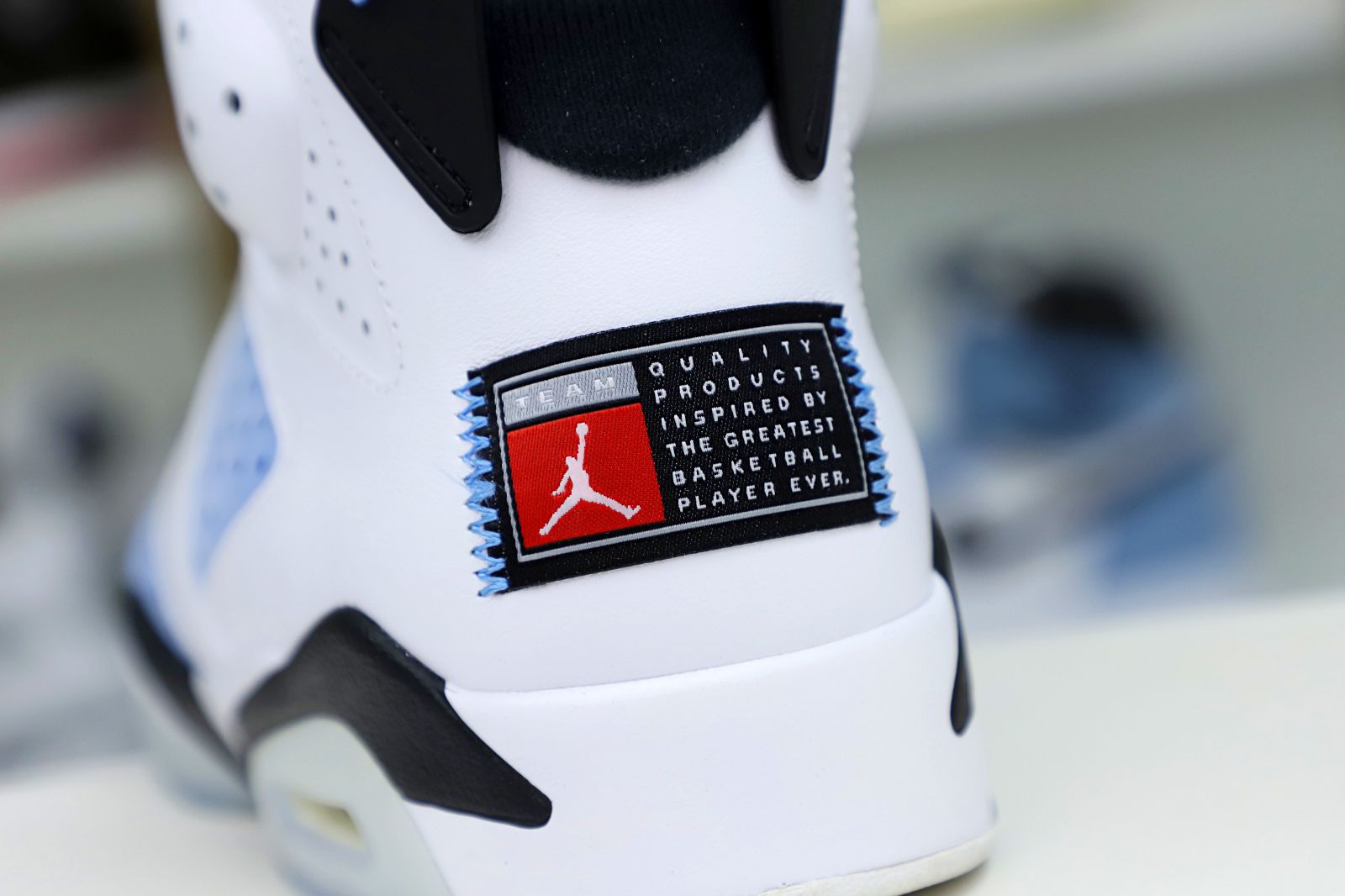 Kimi kick AIR JORDAN 6 RETRO 'UNC HOME'