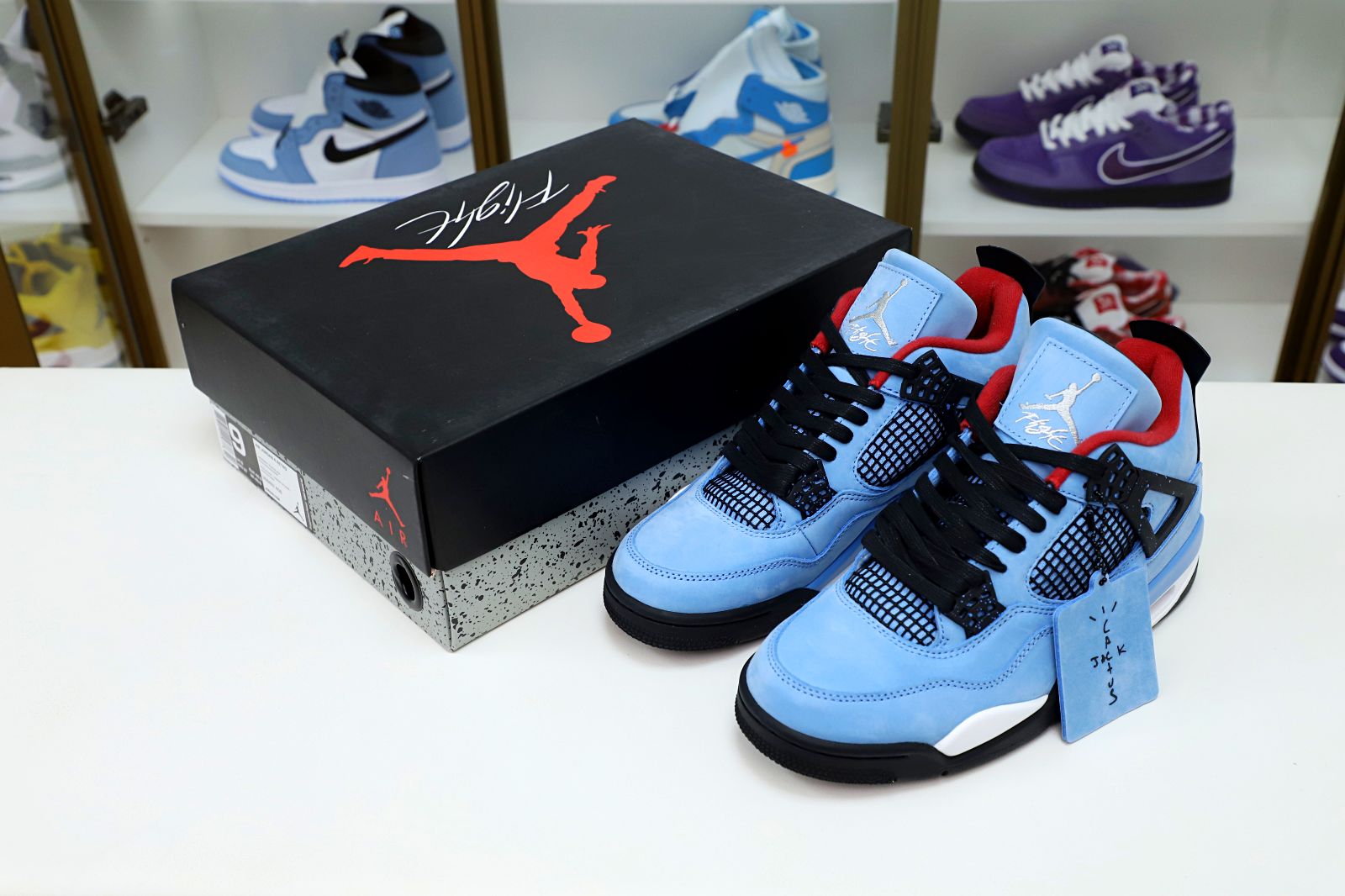 Kimi kick TRAVIS SCOTT X AIR JORDAN 4 RETRO 'CACTUS JACK' FRIENDS &amp; FAMILY