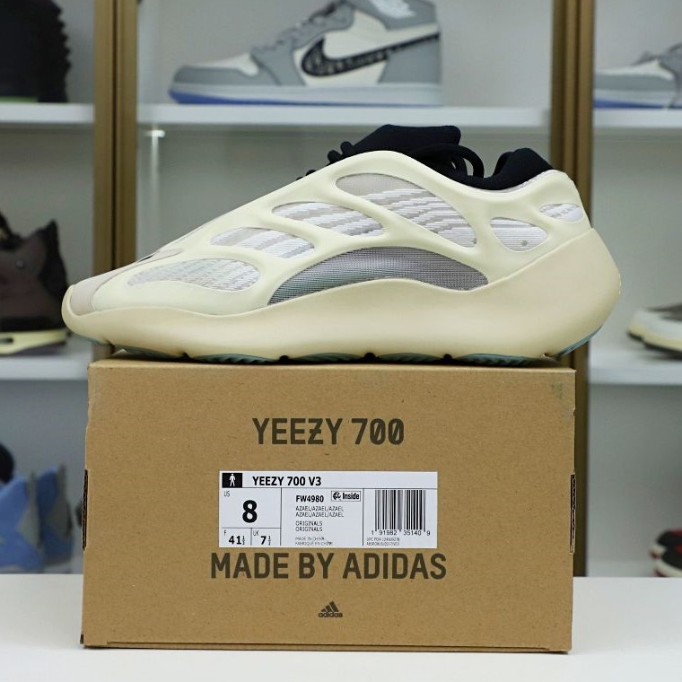 Kimi kick YEEZY 700 V3 'AZAEL'