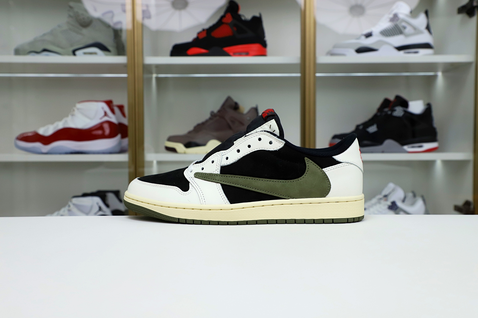 Kimi kick TRAVIS SCOTT X NIKE AIR JORDAN 1 LOW OG “Olive”