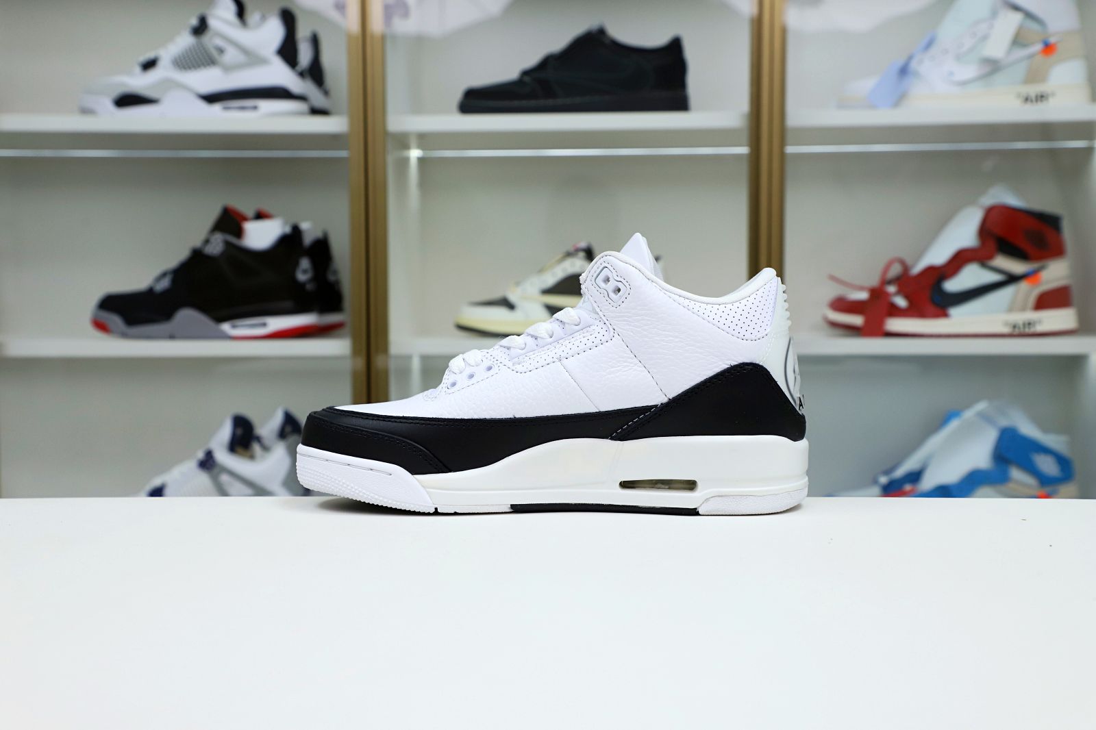 Kimi kick FRAGMENT DESIGN X AIR JORDAN 3 RETRO SP 'WHITE'