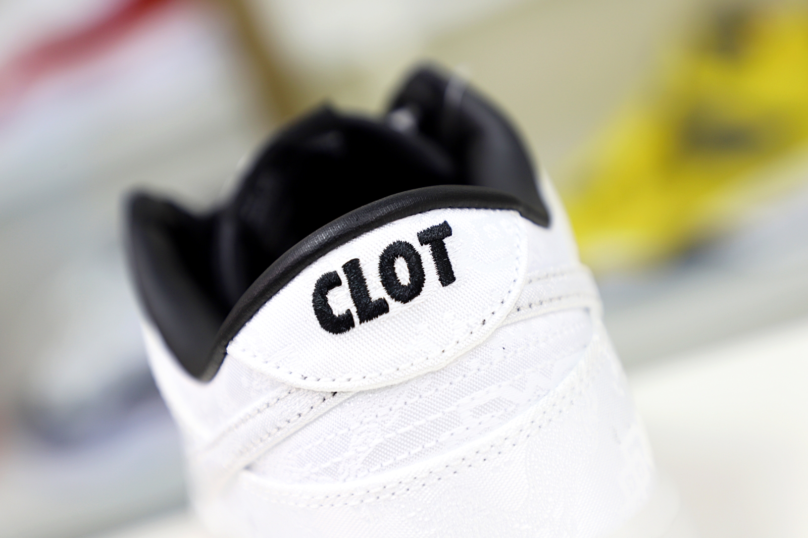 Kimi kick Nike Dunk Low x Fragment Design x CLOT