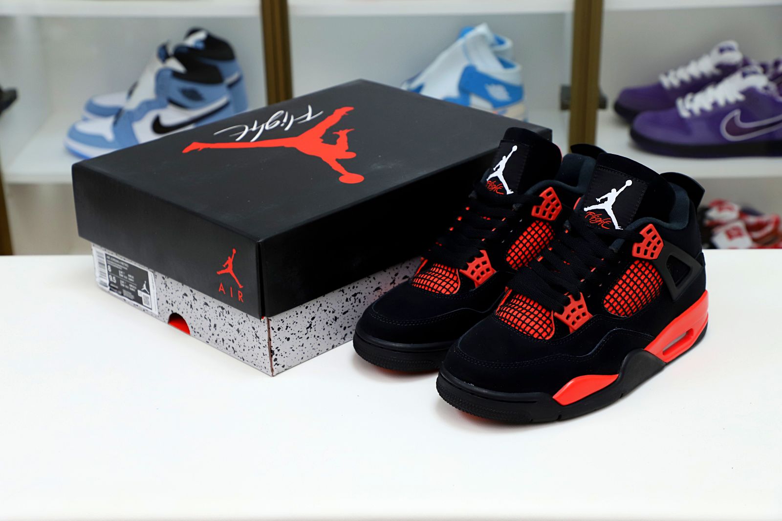 Kimi kick AIR JORDAN 4 RETRO 'RED THUNDER'