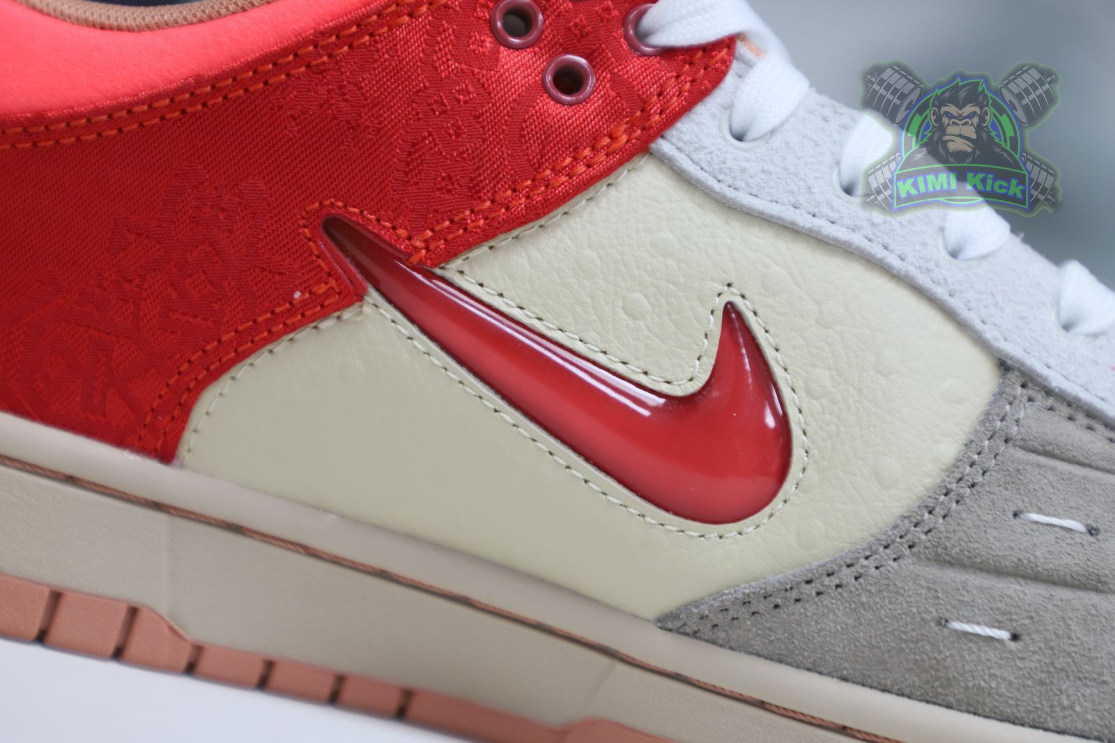 Kimi kick CLOT x Nike Dunk Low