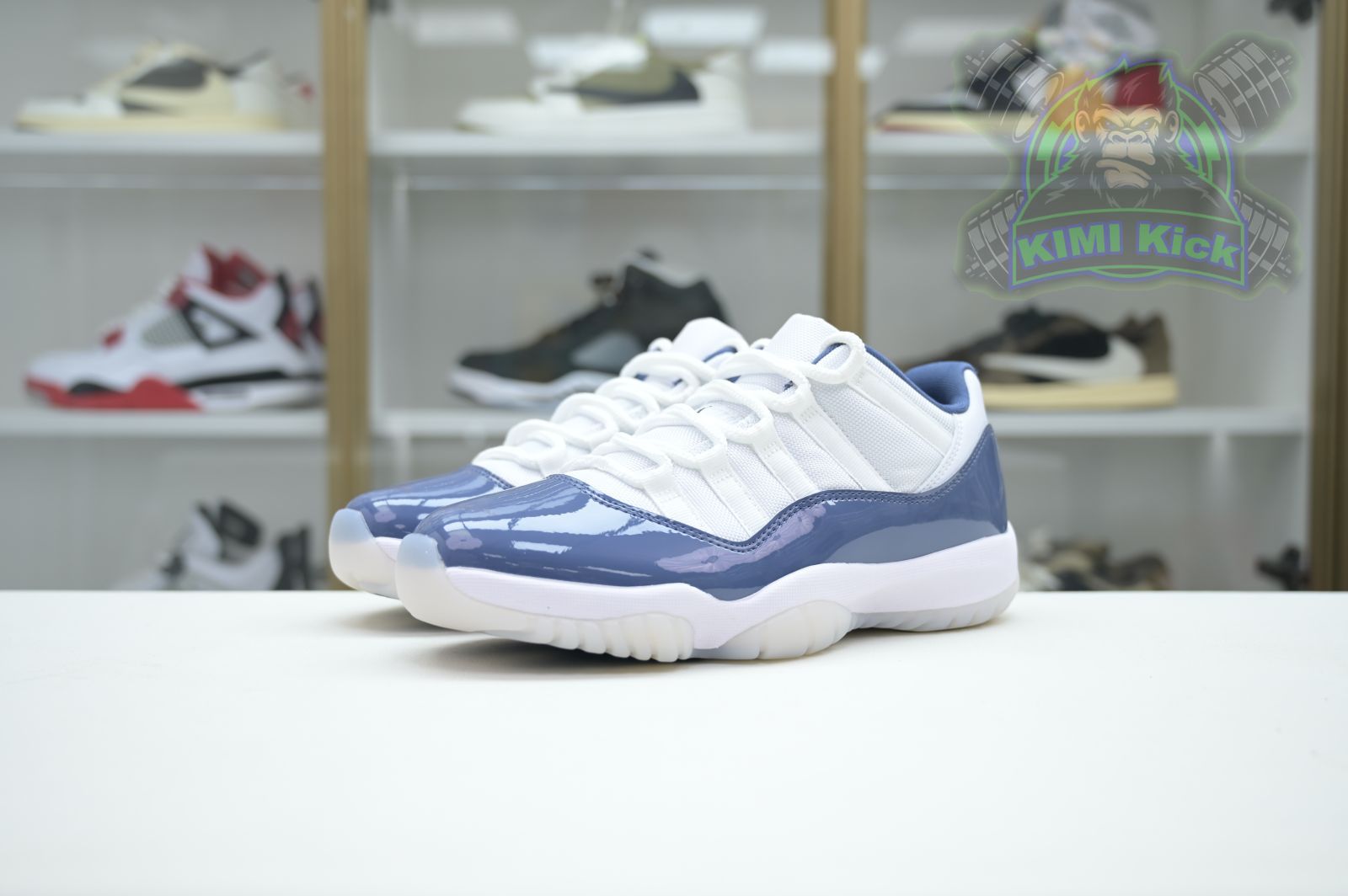 Kimi kick Jordan Air Jordan 11 Low“Diffused Blue”