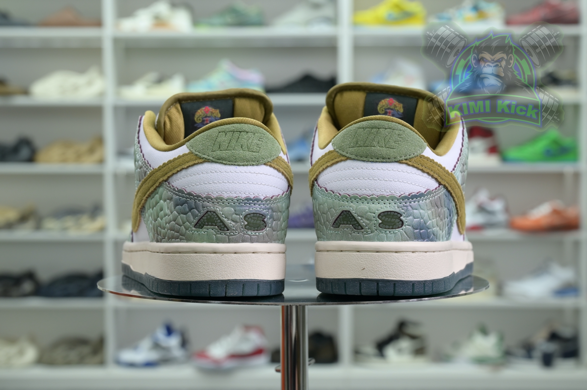 Kimi kick Alexis Sablone x Nike Dunk SB Low