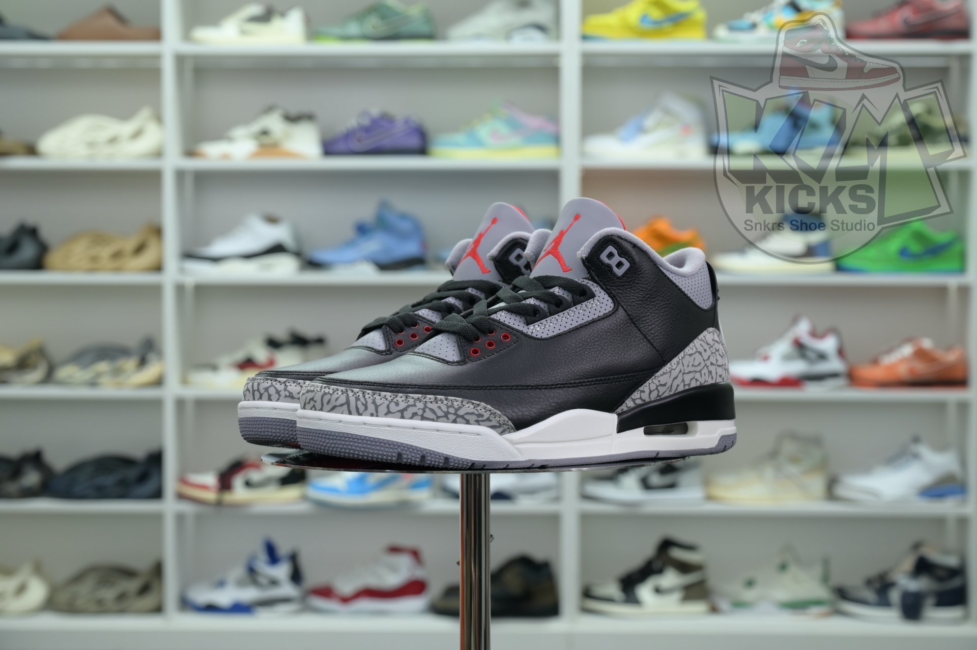 Kimi kick Air Jordan 3“Black Cement Reimagined”