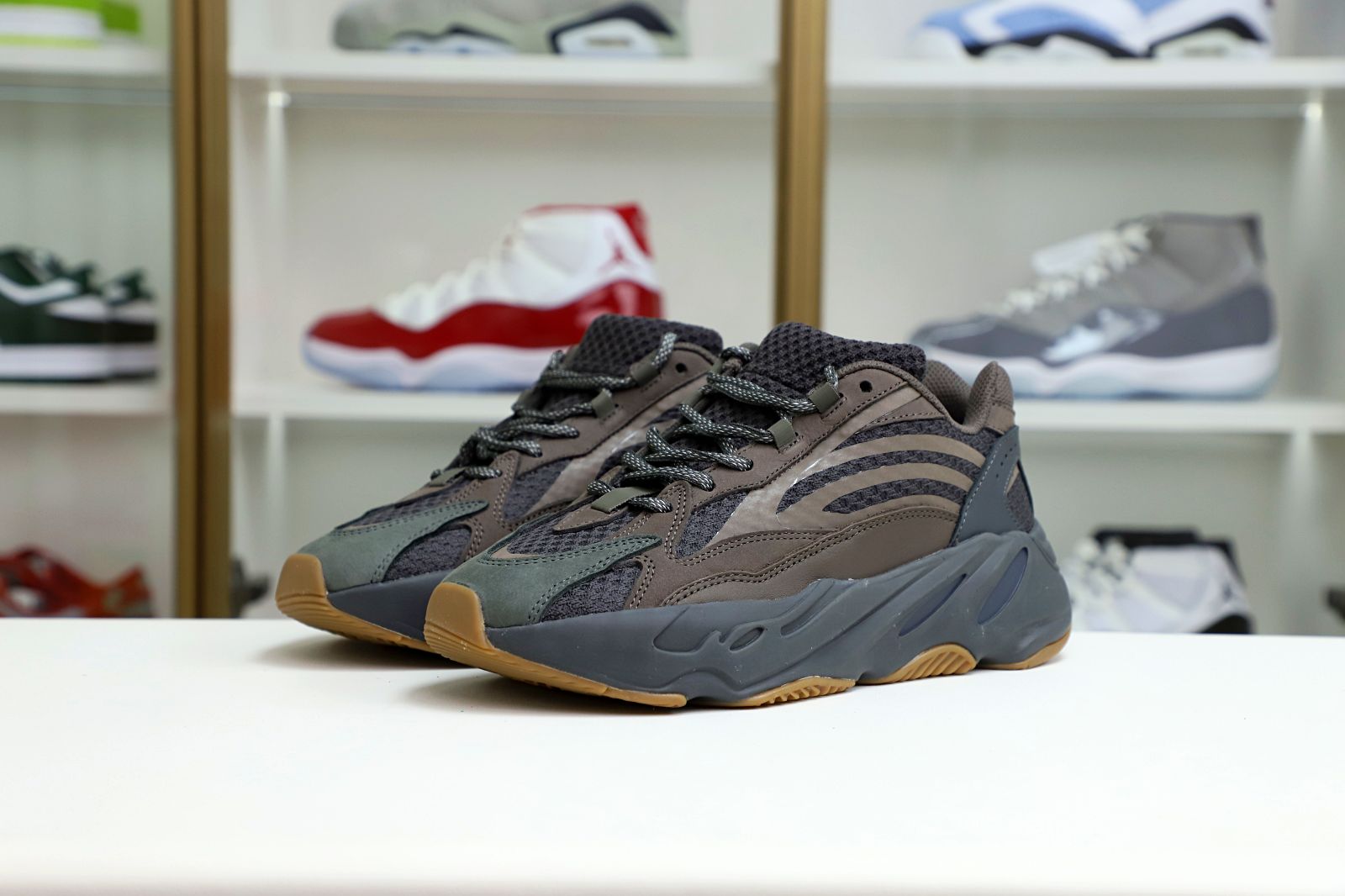 Kimi kick Yeezy boost 700 V2 