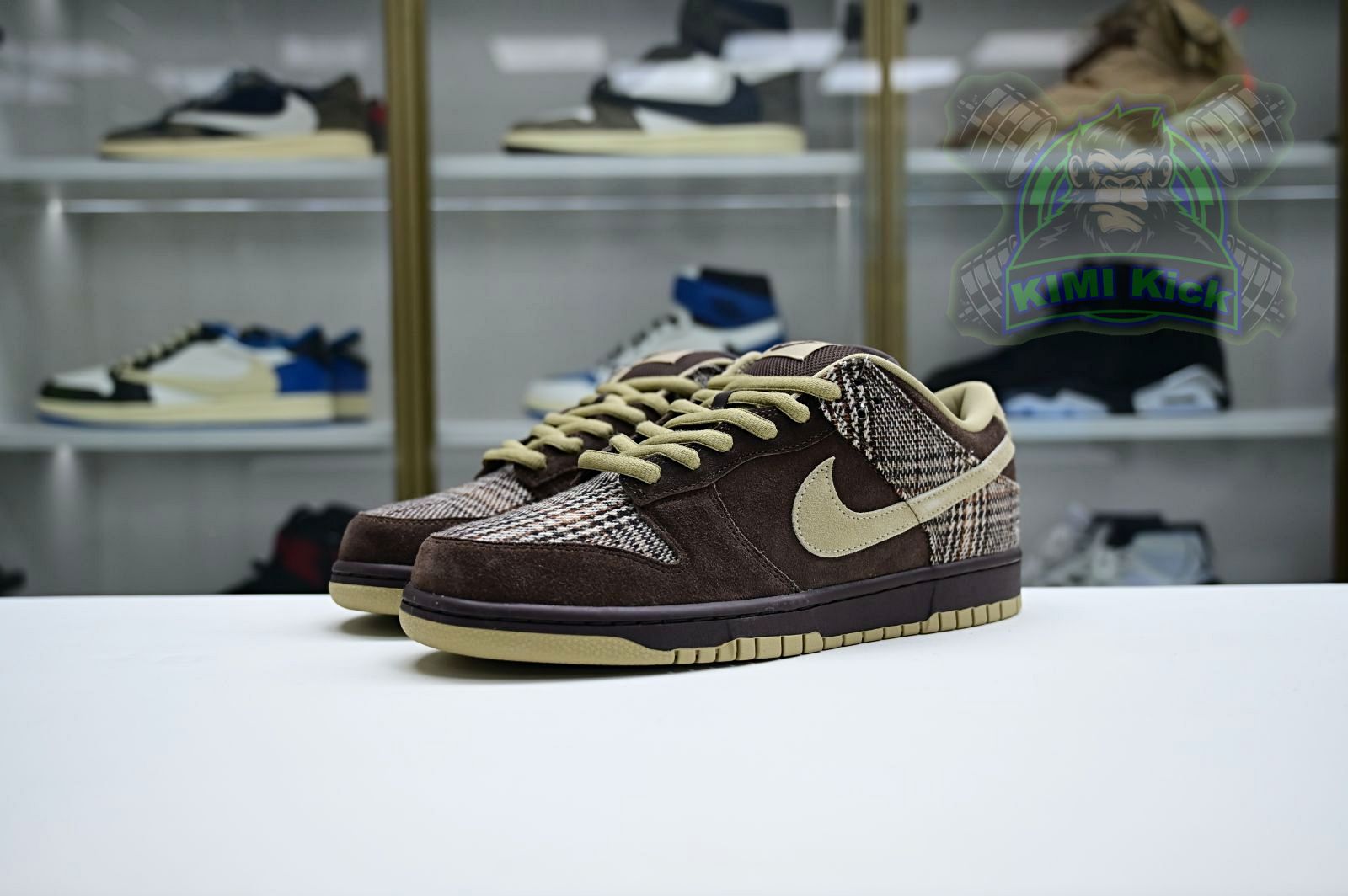 Kimi kick Nike Dunk SB Low Tweed