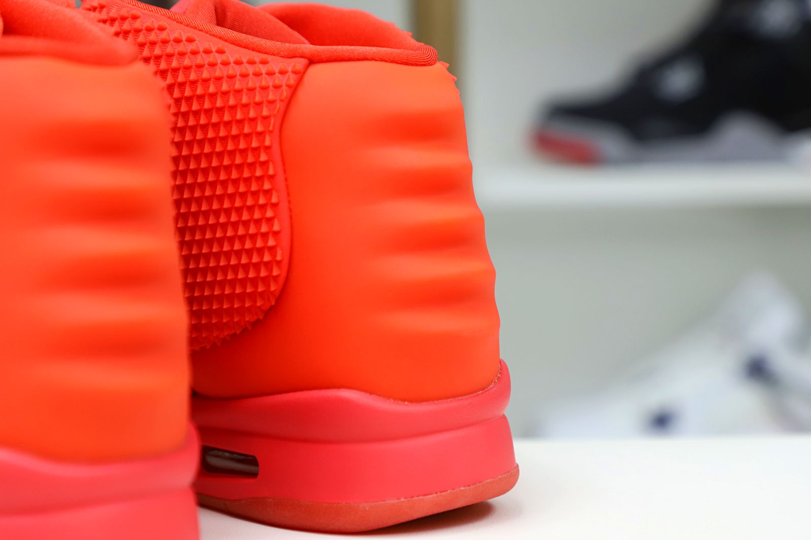 Kimi kick Nike Air Yeezy 2 red october