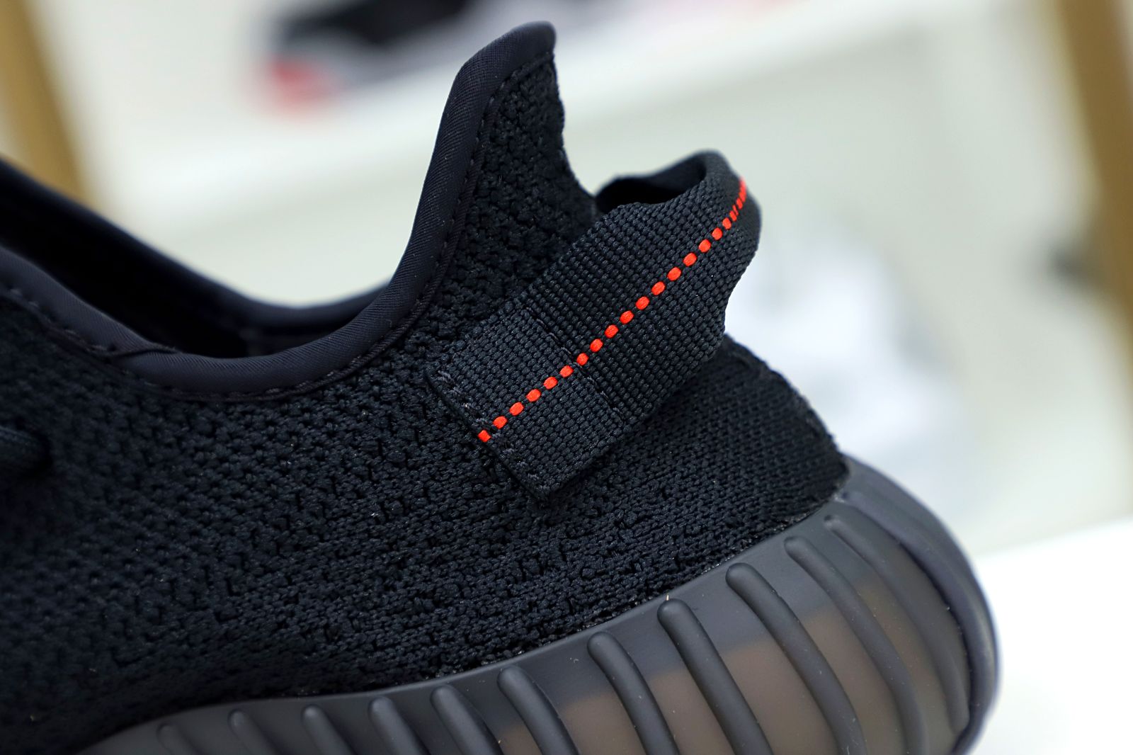 Kimi kick YEEZY BOOST 350 V2 'BRED'