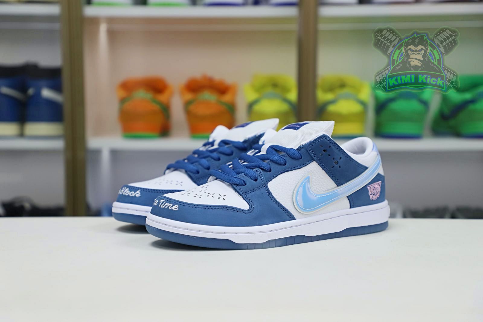 Kimi kick Born x Raised x Nike DunkSB Low