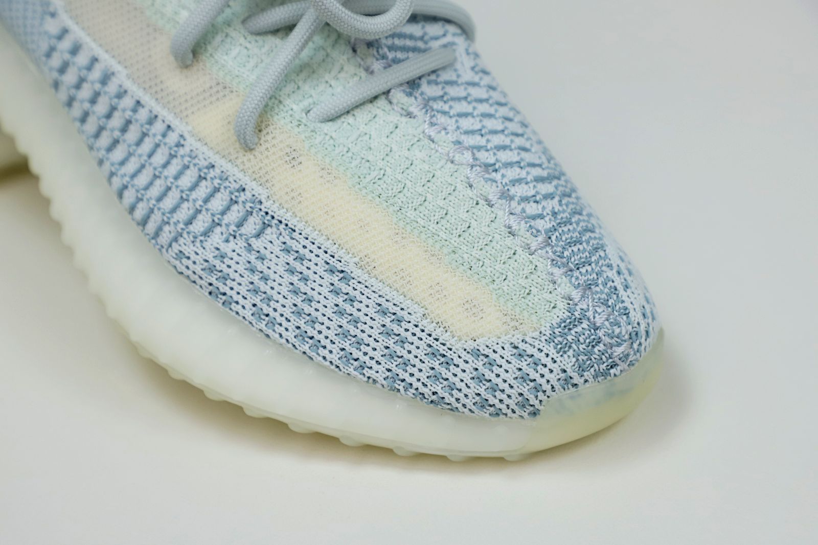 Kimi kick YEEZY BOOST 350 V2 'CLOUD WHITE NON-REFLECTIVE'