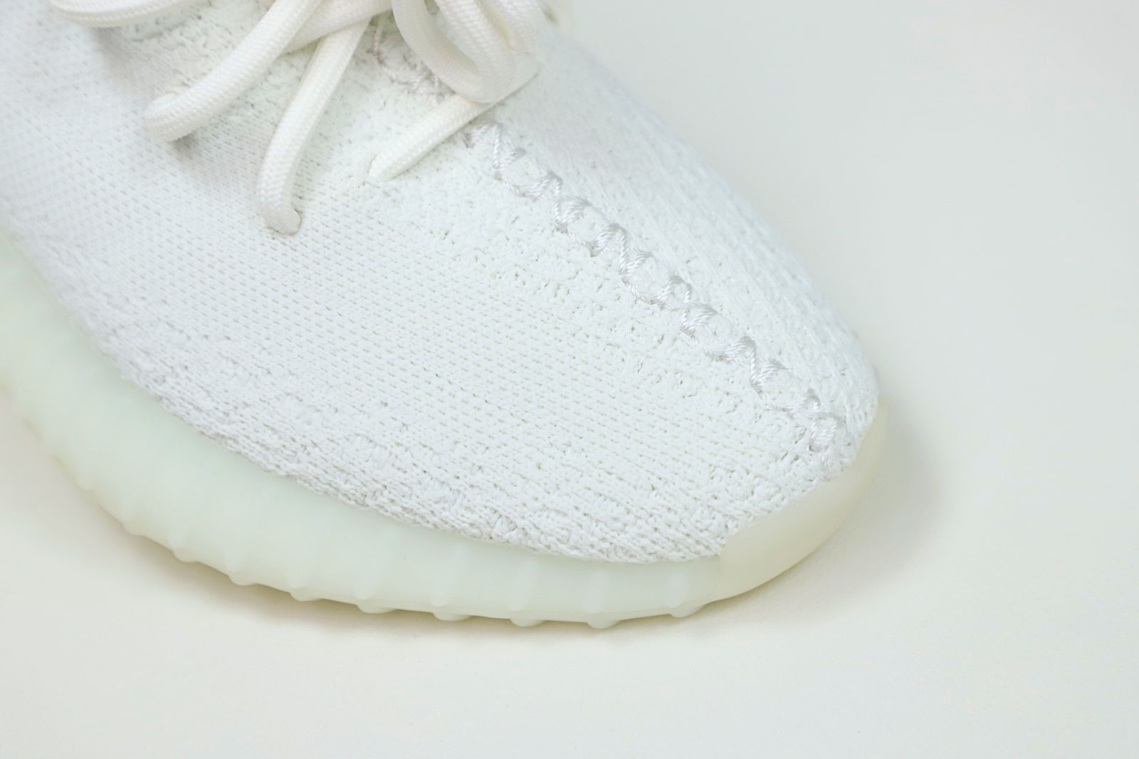 Kimi kick YEEZY BOOST 350 V2 'CREAM WHITE   TRIPLE WHITE'