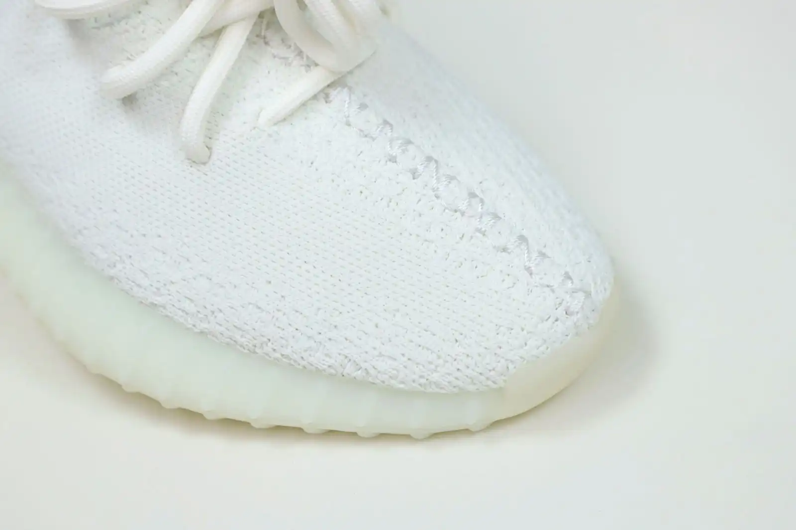 Kimikick YEEZY BOOST 350 V2 'CREAM WHITE   TRIPLE WHITE'