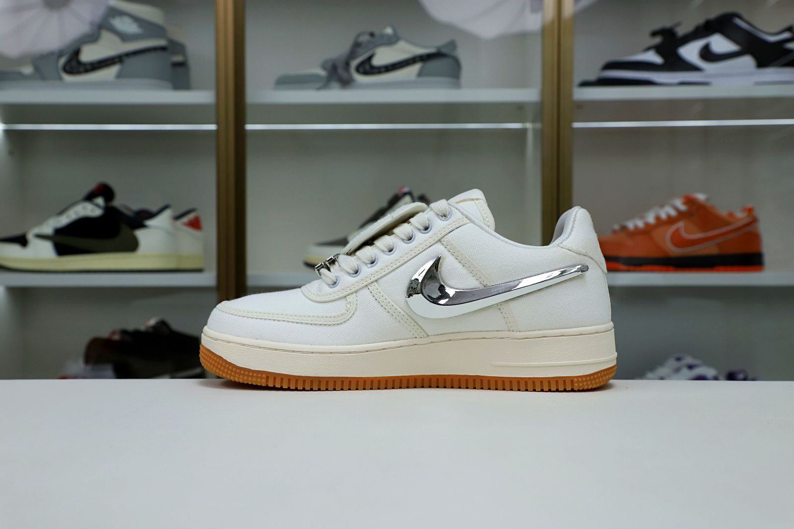 Kimi kick TRAVIS SCOTT X AIR FORCE 1 'SAIL'