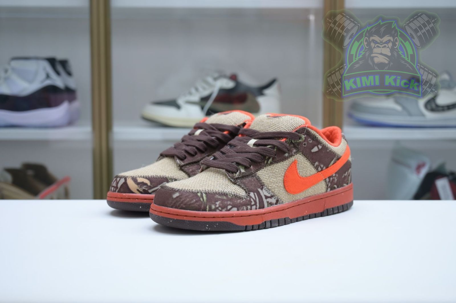 Kimi kick Nike Dunk SB Low Reese Forbes