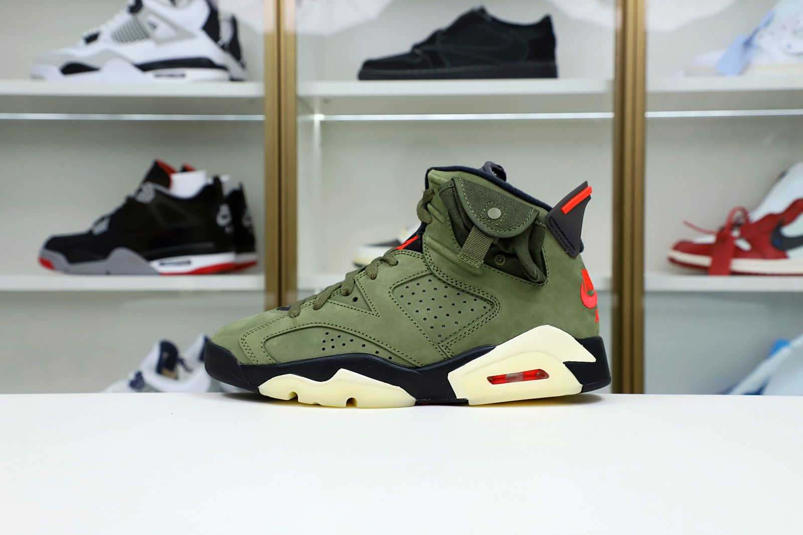 Kimi kick TRAVIS SCOTT X AIR JORDAN 6 RETRO 'OLIVE'