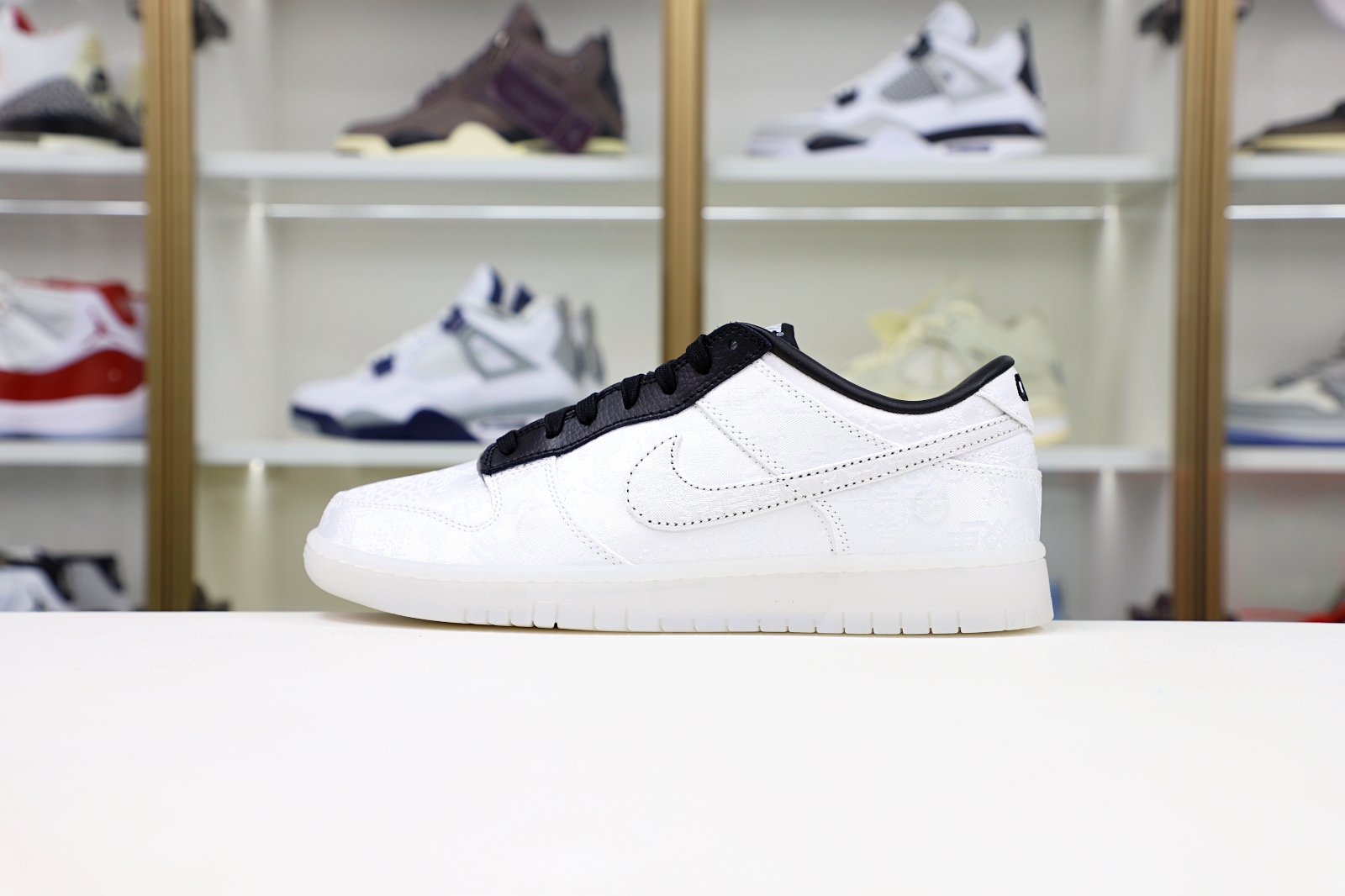 Kimi kick Nike Dunk Low x Fragment Design x CLOT