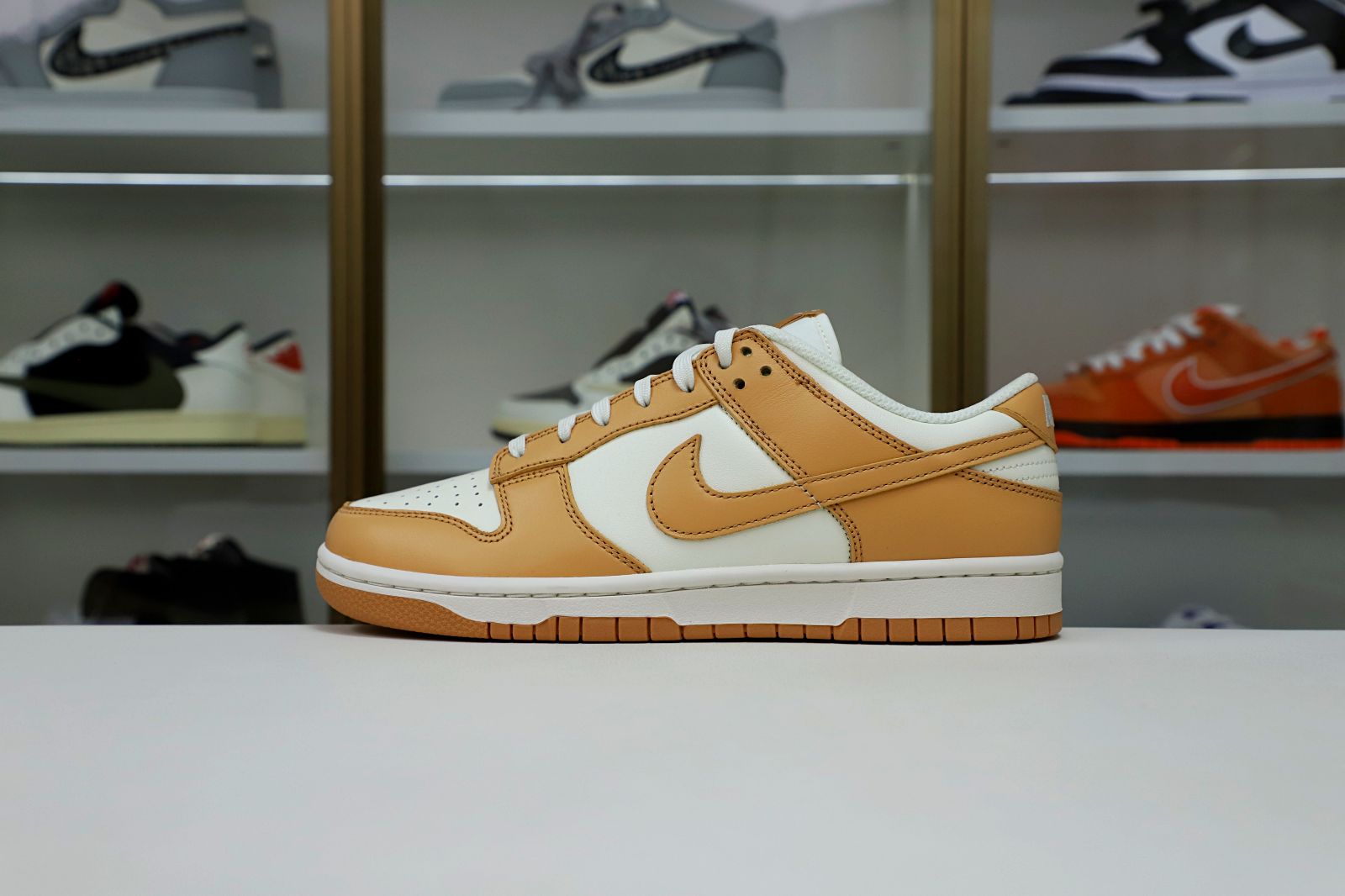 Kimi kick WMNS DUNK LOW 'HARVEST MOON'