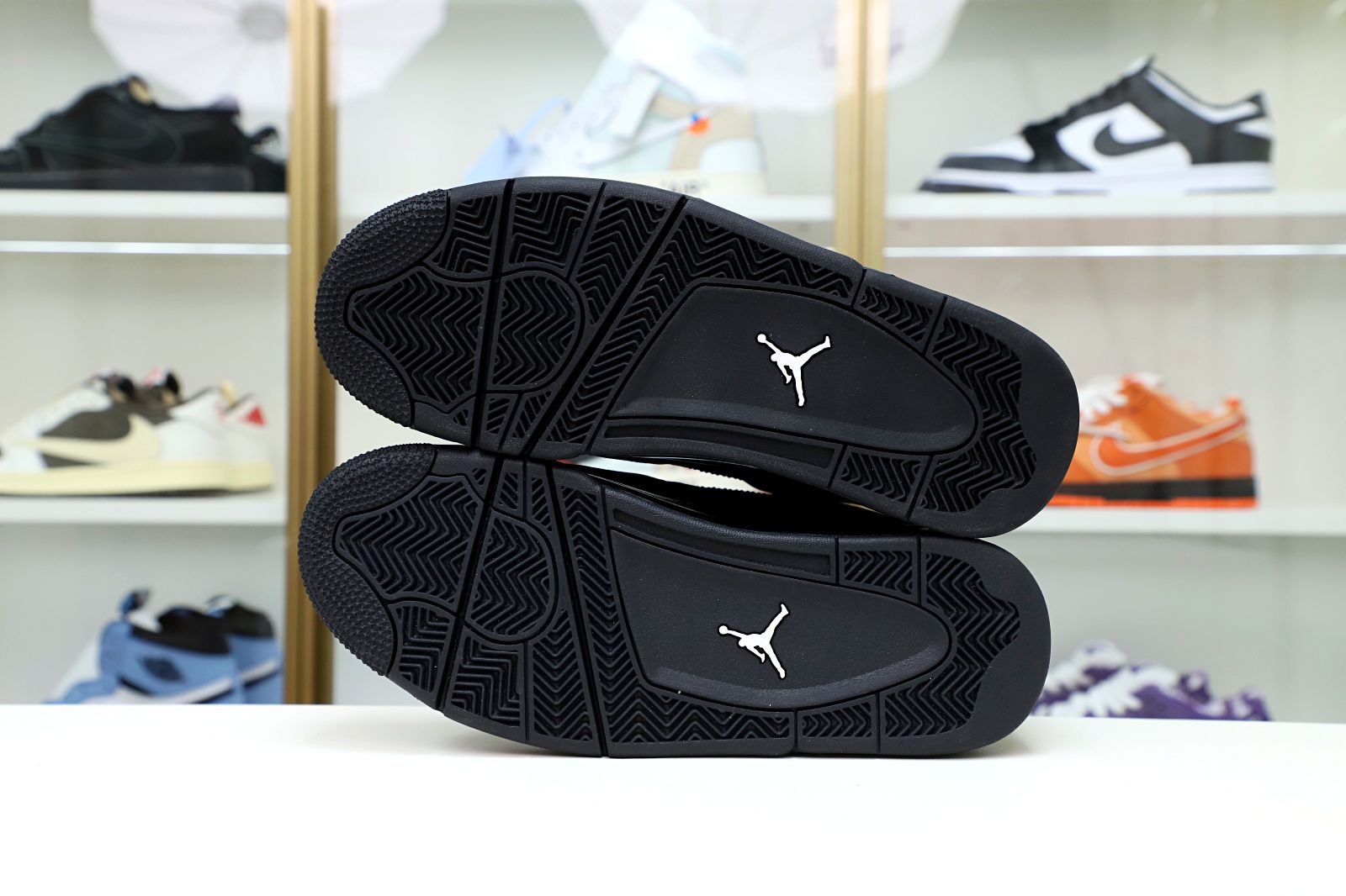 Kimi kick AIR JORDAN 4 RETRO 'BLACK CAT' 2020