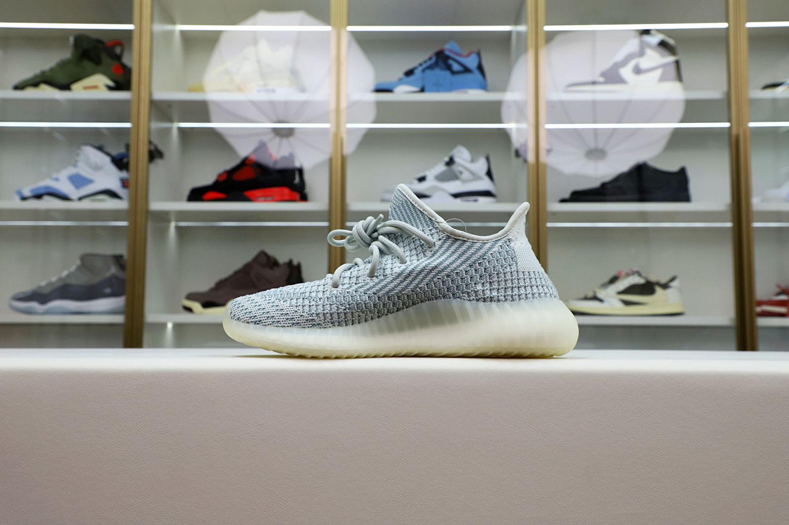 Kimi kick YEEZY BOOST 350 V2 'CLOUD WHITE NON-REFLECTIVE'