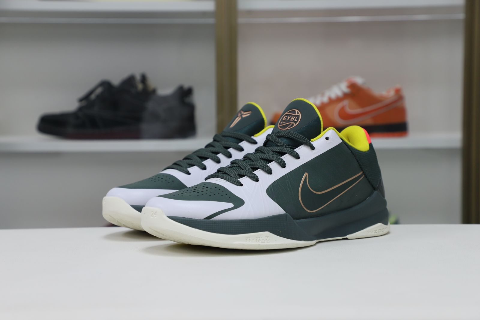 Kimi kick Nike Zoom Kobe 5 Protro EYBLForest Green